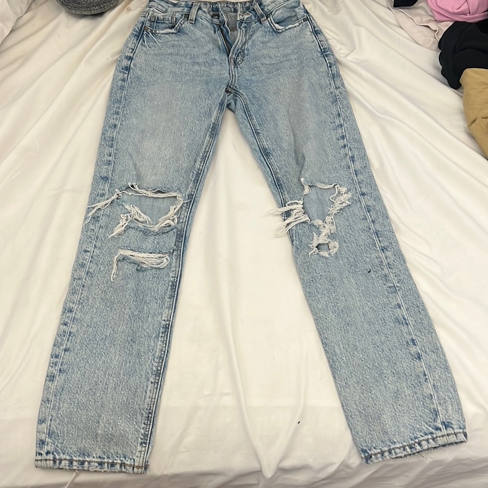 American eagle, long fit, very comfortable. Can’t find anywhere.